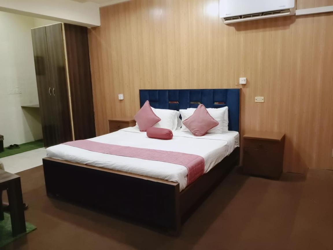 Westin Suites Λαχόρη Δωμάτιο φωτογραφία